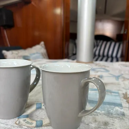 Barco à Vela Em - West Sailing Botel *