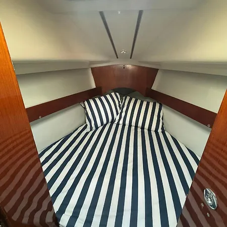 Barco A Vela Em - West Sailing Hotel en barco *