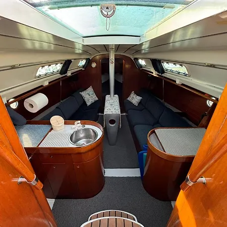 Barco A Vela Em - West Sailing *