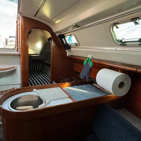 Barco A Vela Em - West Sailing * Peniche