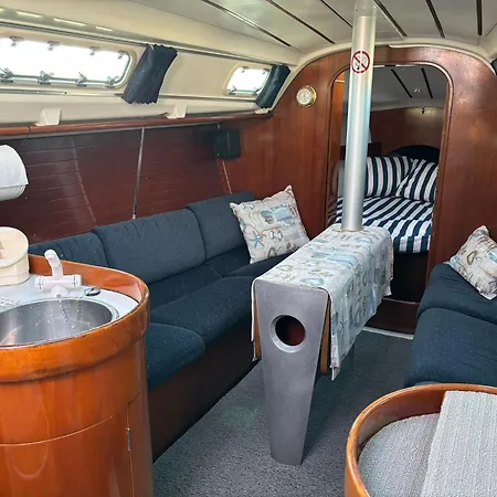 Barco A Vela Em - West Sailing *