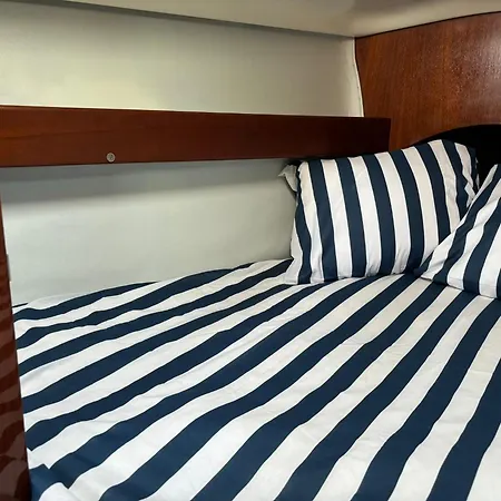 Barco à Vela Em - West Sailing *