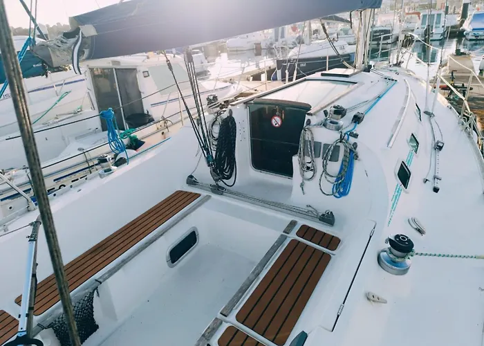 Barco A Vela Em - West Sailing * Peniche