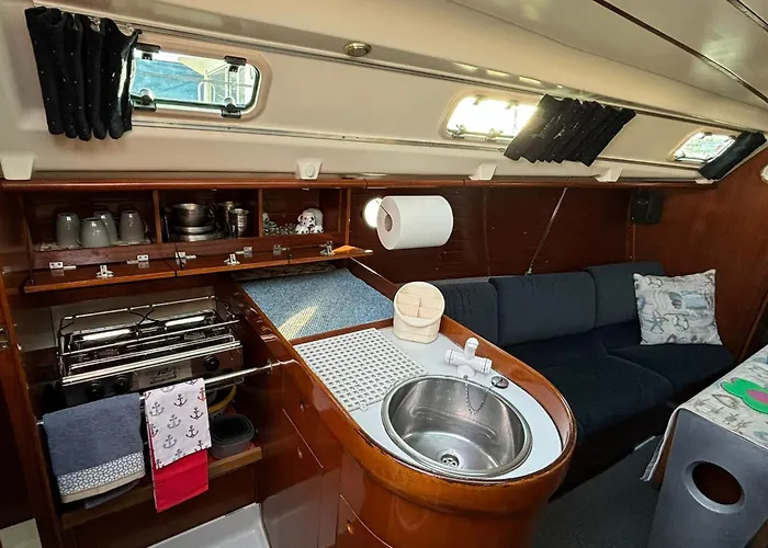 Barco A Vela Em - West Sailing Peniche