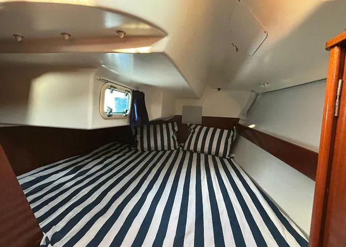 Barco A Vela Em - West Sailing Peniche