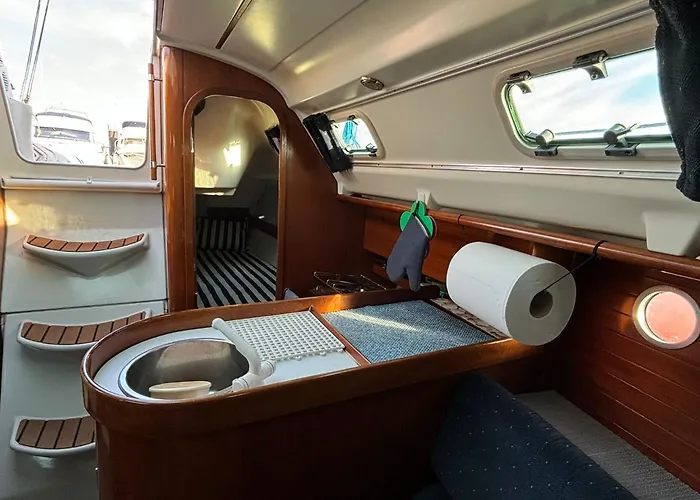 Barco A Vela Em - West Sailing * Peniche