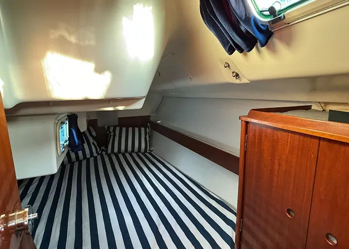 Botel Barco à Vela Em - West Sailing