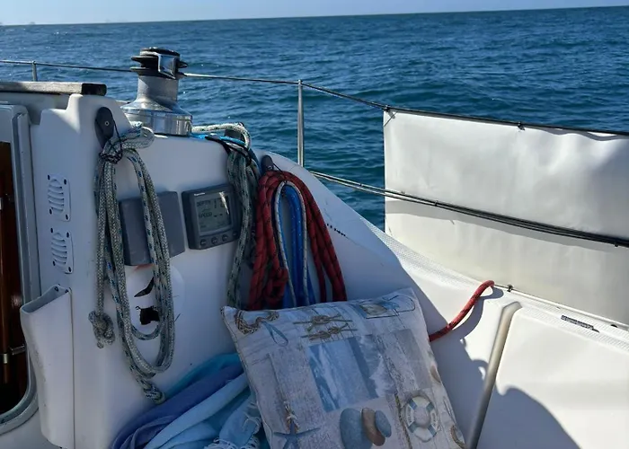 Botel Barco à Vela Em - West Sailing