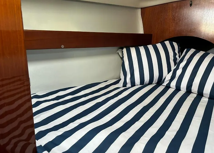 Barco à Vela Em - West Sailing *